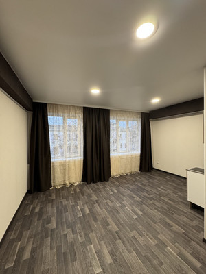 Купить --комнатную квартиру