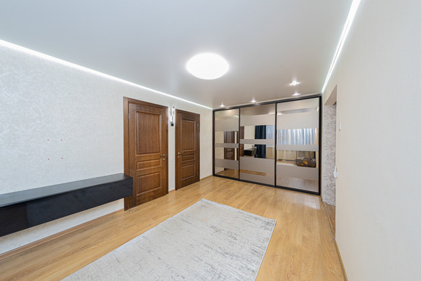 Купить 4-комнатную квартиру